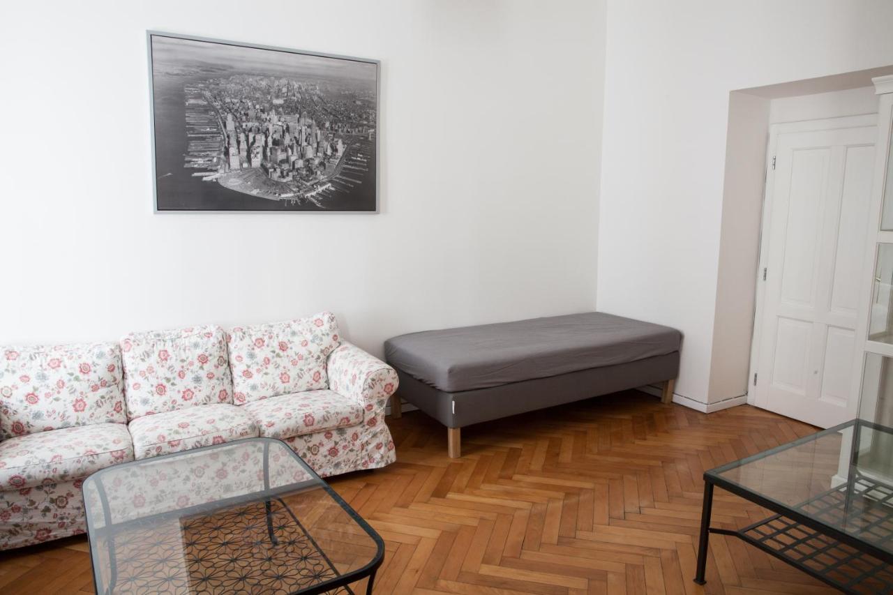 2B Pechackova Family Apartment With Balcony By The River Praga Exterior foto