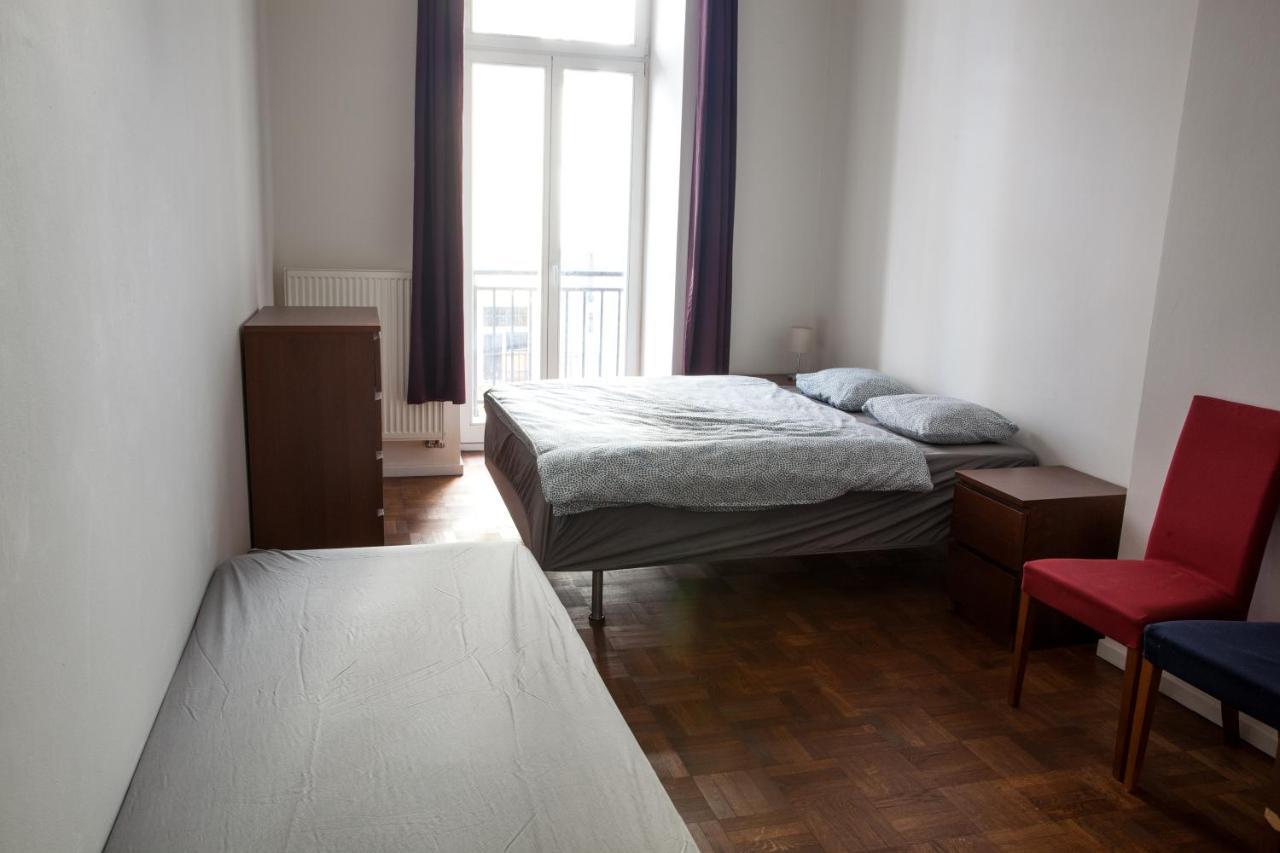 2B Pechackova Family Apartment With Balcony By The River Praga Exterior foto